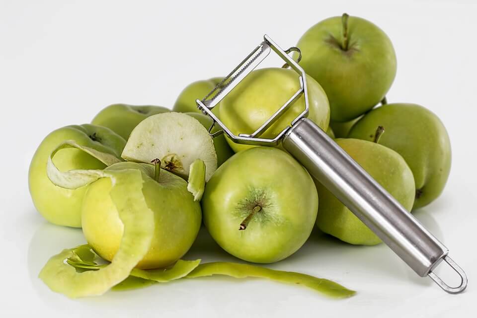 Use your apple peelings