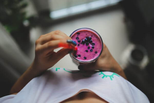 woman-with-smoothie