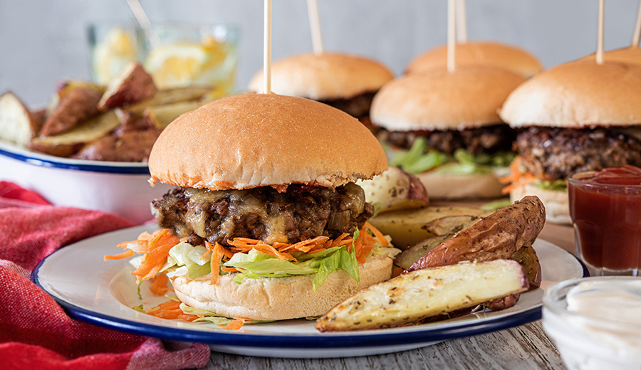 Beef Burger with Wedges