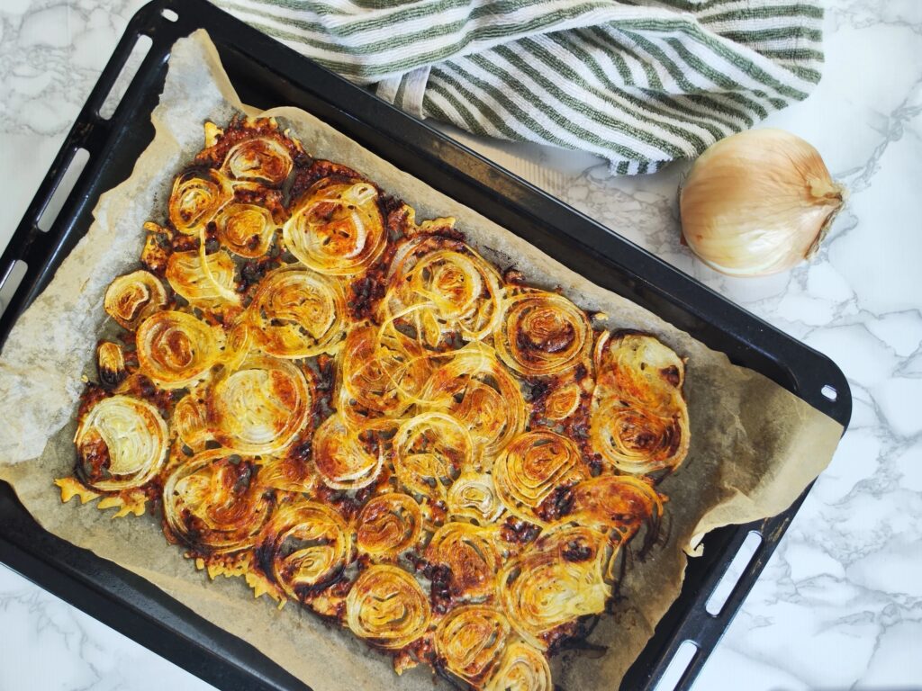 Cheesy onion chips