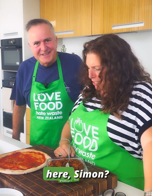 Bolognese Pizza with Simon and Kate